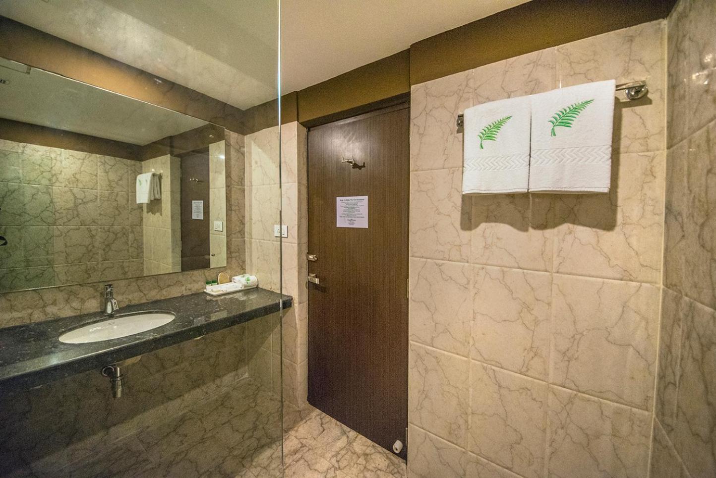 The Fern Residency Kolkata Hotel Exterior photo