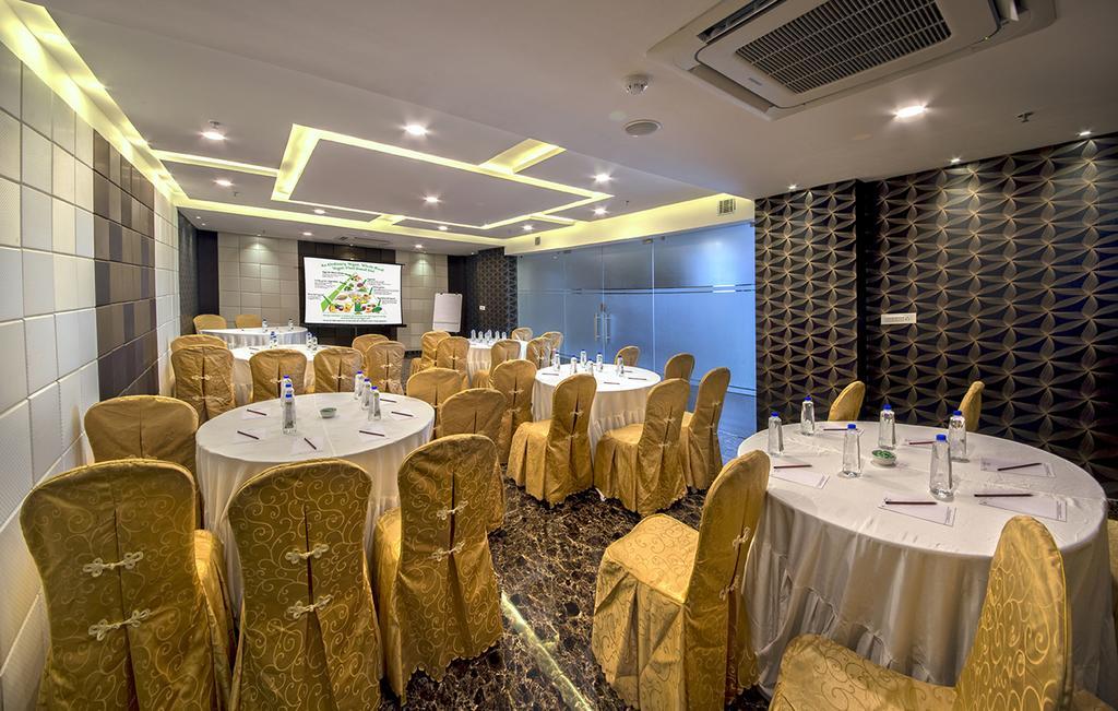 The Fern Residency Kolkata Hotel Exterior photo