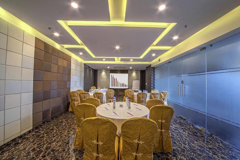 The Fern Residency Kolkata Hotel Exterior photo